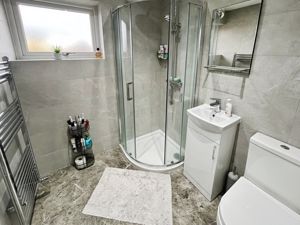 Shower room- click for photo gallery
